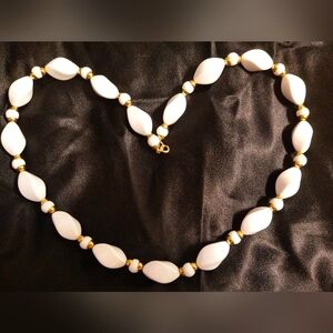 UNSIGNED WHITE/GOLD MULTI-BEADED NECKLACE